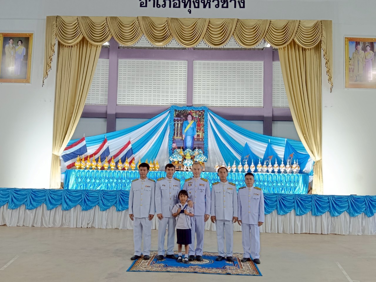 ข้าร่วมพิธีทำบุญตักบาตร พิธีลงนามถวายพระพรชัยมงคล พิธีถวายเครื่องราชสักการะและวางพานพุ่ม เนื่องในโอกาสวันเฉลิมพระชนมพรรษาสมเด็จพระนางเจ้าสิริกิติ์ พระบรมราชินีนาถ พระบรมราชชนนีพันปีหลวง